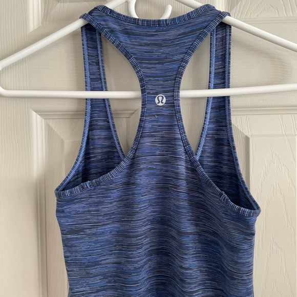 Sold Lululemon top size 2 - Picture 4 of 5
